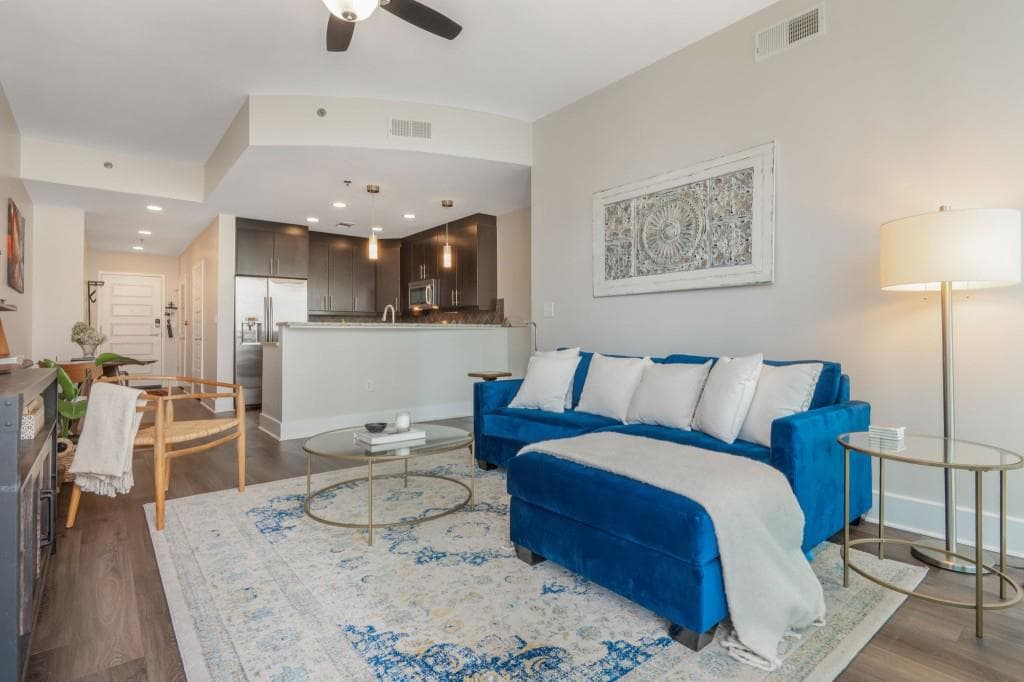 1 bedroom, 1 bathroom, 867 sq ft condominium for sale at 1080 Peachtree Street 1205, Atlanta, GA 30309 — photo 2