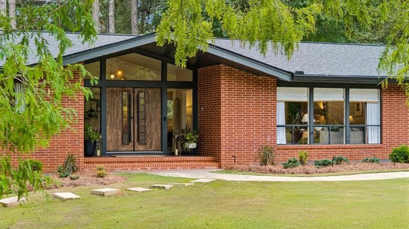 7 bedroom, 4 bathroom, 5,186 sq ft single family residence for sale at 334 Luther Bailey, Senoia, GA 30276