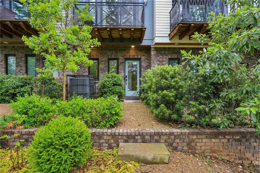 2 bedroom, 3 bathroom, 1,440 sq ft townhouse for sale at 2199 Lenox Road 11, Atlanta, GA 30324 — photo 1 of 26