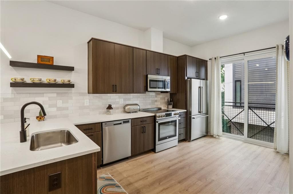 2 bedroom, 3 bathroom, 1,440 sq ft townhouse for sale at 2199 Lenox Road 11, Atlanta, GA 30324 — photo 4