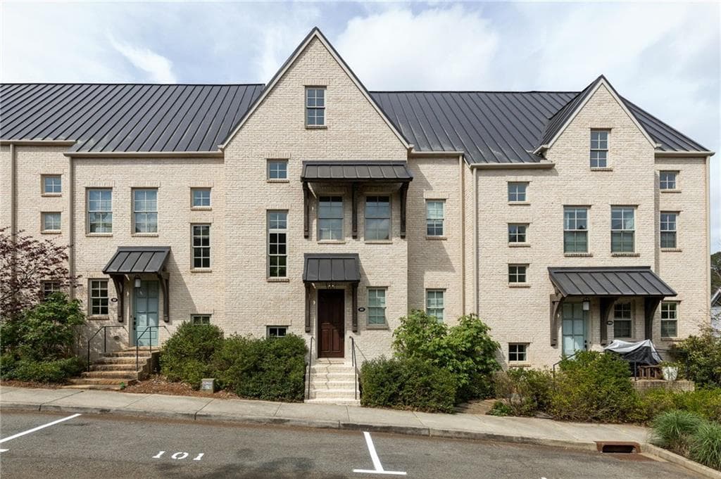 3 bedroom, 3 bathroom, 1,925 sq ft townhouse for sale at 107 Ray Way, Chattahoochee Hills, GA 30268 — photo 1 of 35