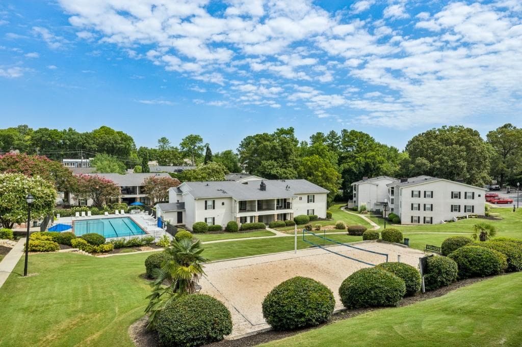 1 bedroom, 1 bathroom, 794 sq ft condominium sold at 1150 Collier Road 13D, Atlanta, GA 30318