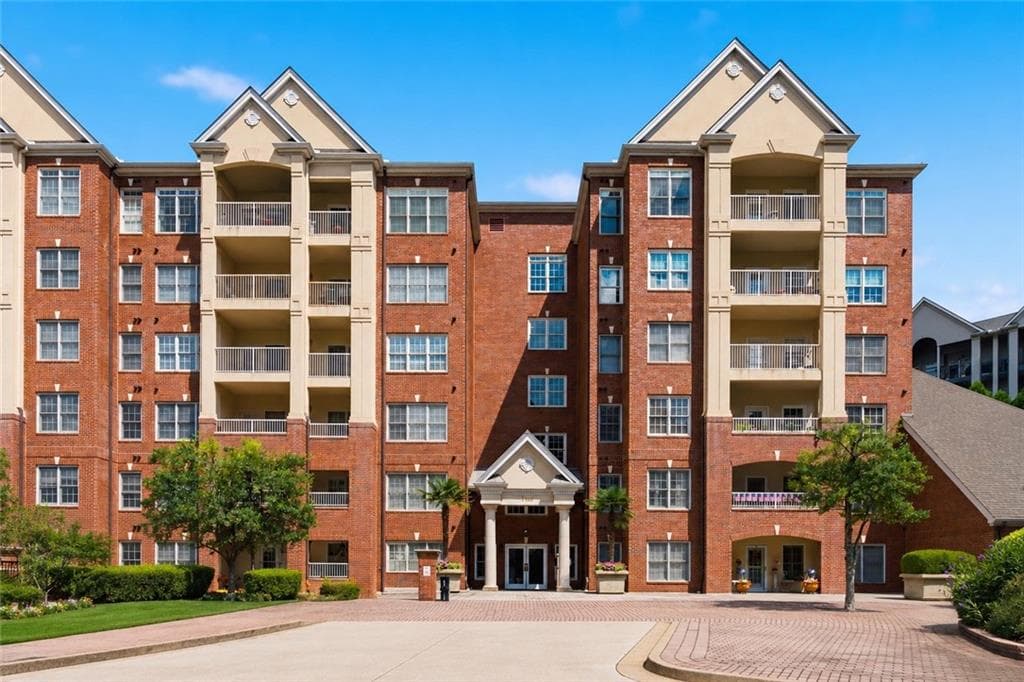 2 bedroom, 2 bathroom, 1,325 sq ft condominium for sale at 211 Colonial Homes Drive 2203, Atlanta, GA 30309 — photo 1 of 36