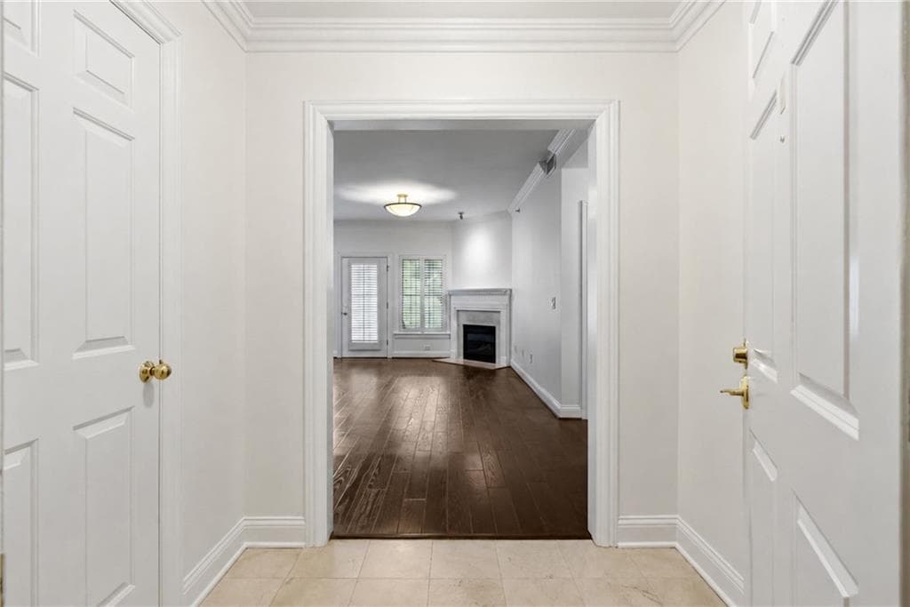 2 bedroom, 2 bathroom, 1,325 sq ft condominium for sale at 211 Colonial Homes Drive 2203, Atlanta, GA 30309 — photo 3