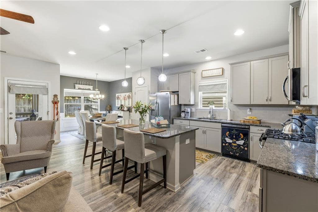 4 bedroom, 3 bathroom, 2,003 sq ft single family residence for sale at 253 Jefferson Avenue, Canton, GA 30114 — photo 7