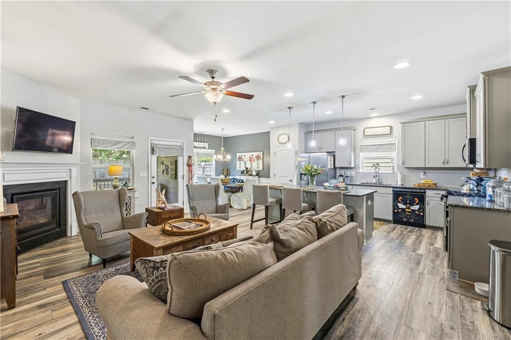 4 bedroom, 3 bathroom, 2,003 sq ft single family residence for sale at 253 Jefferson Avenue, Canton, GA 30114 — photo 8
