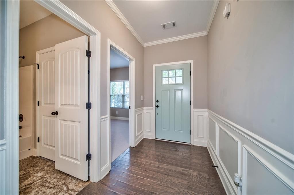 4 bedroom, 3 bathroom, 2,344 sq ft single family residence for rent at 4914 Whisper Creek Court, Gainesville, GA 30504 for $2,250 a month — photo 3