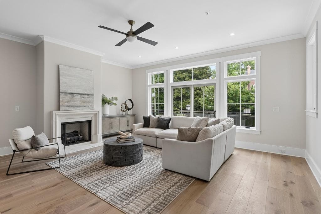 4 bedroom, 5 bathroom, 3,934 sq ft townhouse for sale at 3513 Kingsboro Road, Atlanta, GA 30326 — photo 3