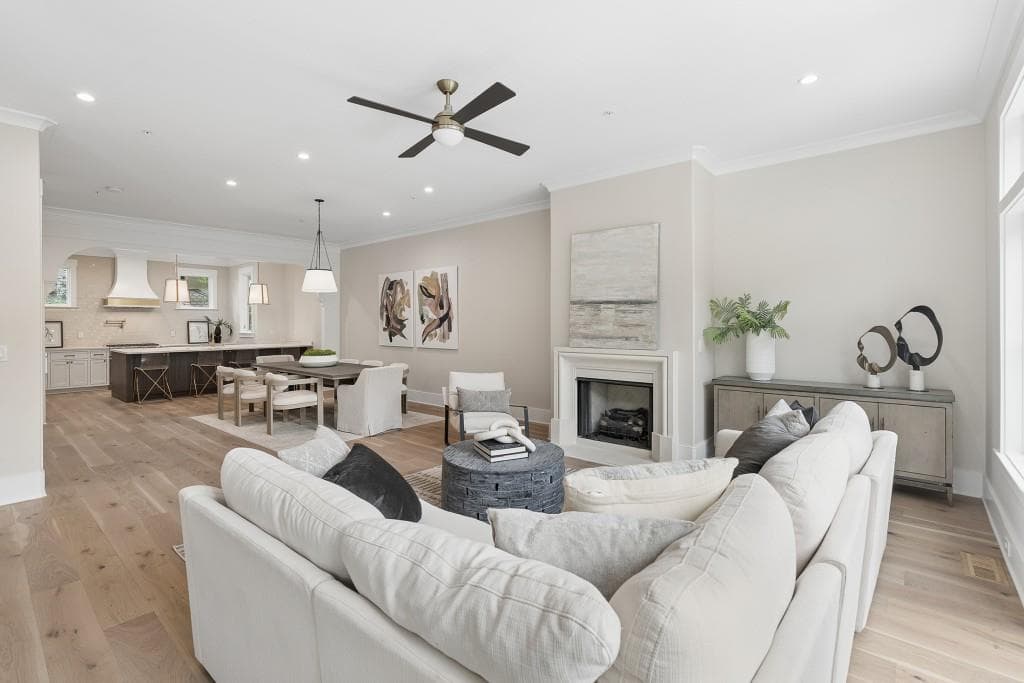 4 bedroom, 5 bathroom, 3,934 sq ft townhouse for sale at 3513 Kingsboro Road, Atlanta, GA 30326 — photo 4