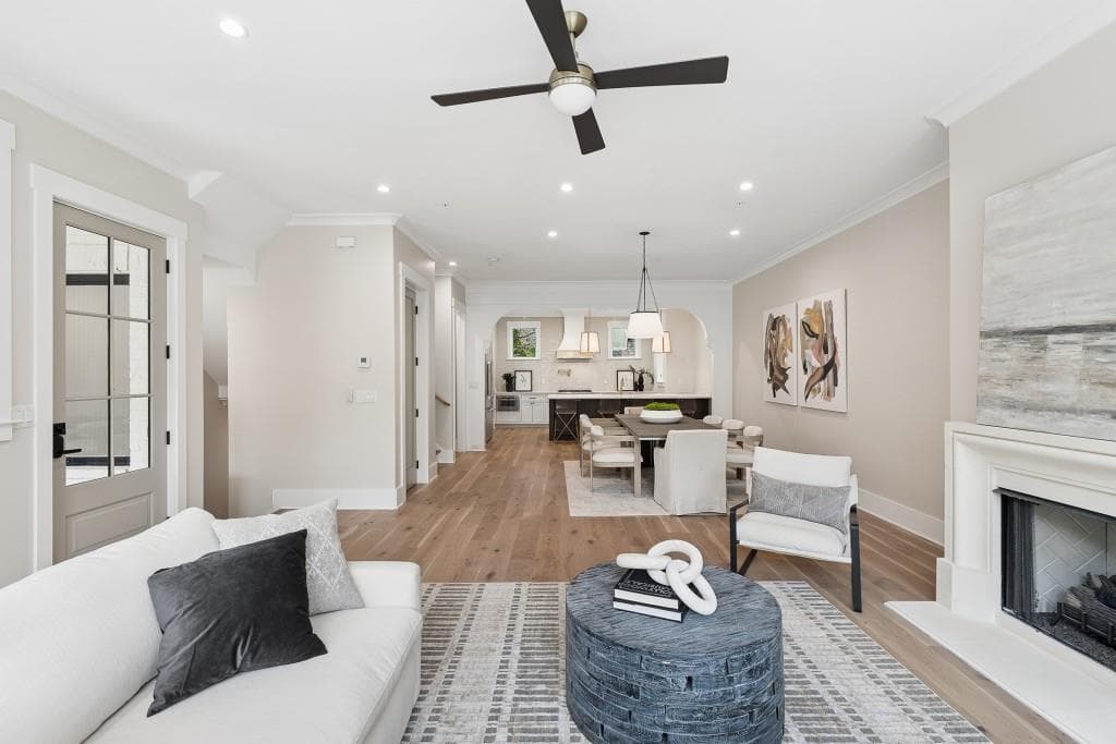 4 bedroom, 5 bathroom, 3,934 sq ft townhouse for sale at 3513 Kingsboro Road, Atlanta, GA 30326 — photo 5
