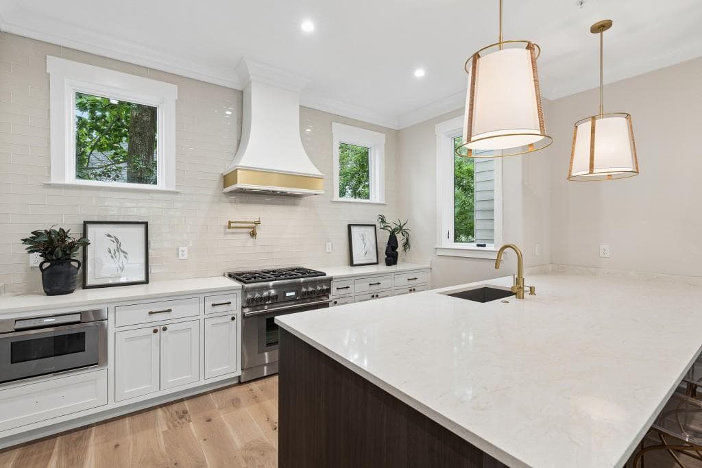 4 bedroom, 5 bathroom, 3,934 sq ft townhouse for sale at 3513 Kingsboro Road, Atlanta, GA 30326 — photo 10
