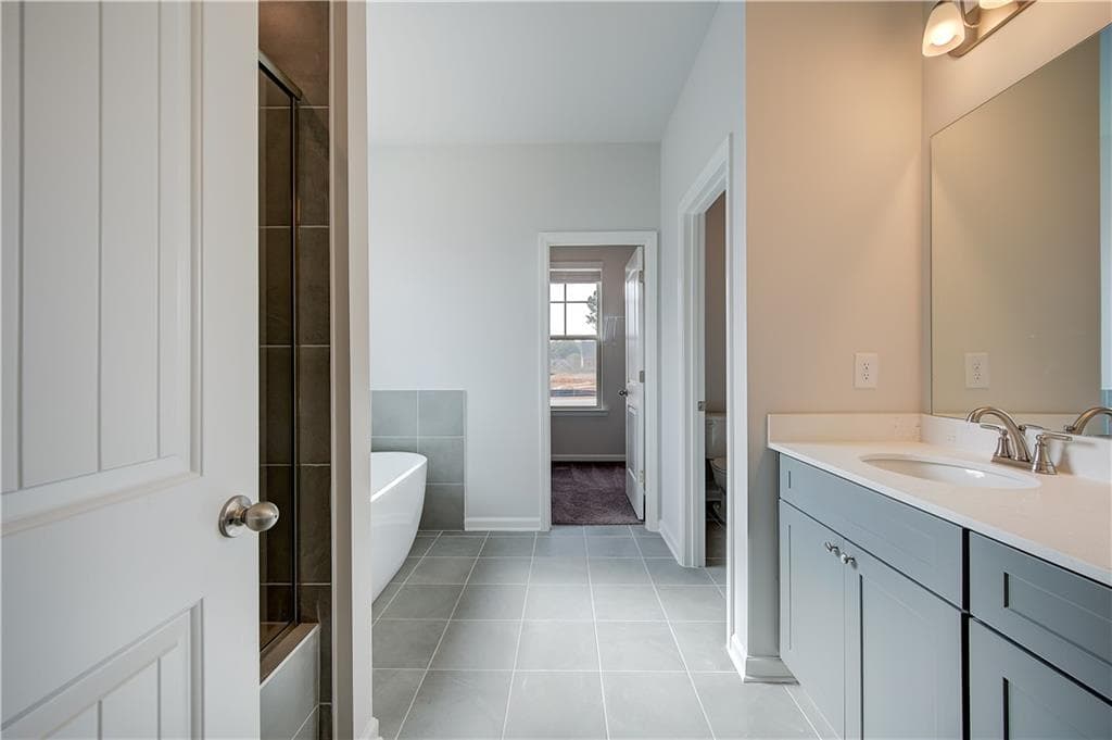 6 bedroom, 5 bathroom, 3,868 sq ft single family residence for sale at 748 Dunlake Way, Locust Grove, GA 30248 — photo 5