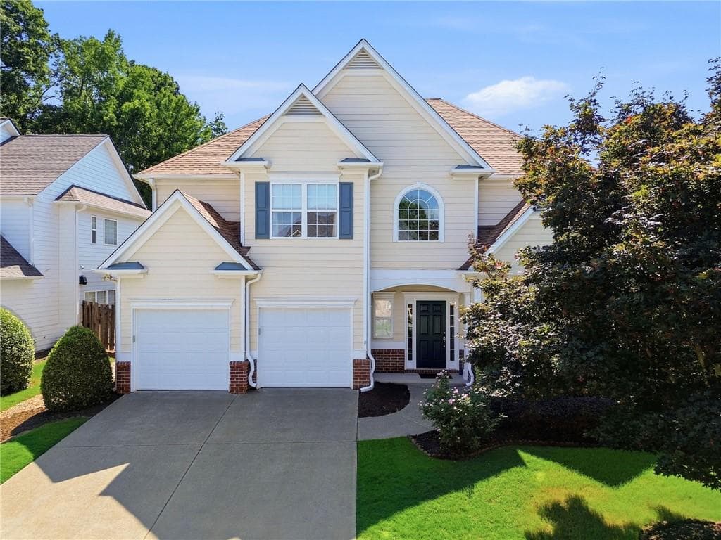 4 bedroom, 3 bathroom, 2,648 sq ft single family residence under contract at 12815 Morningpark Circle, Alpharetta, GA 30004