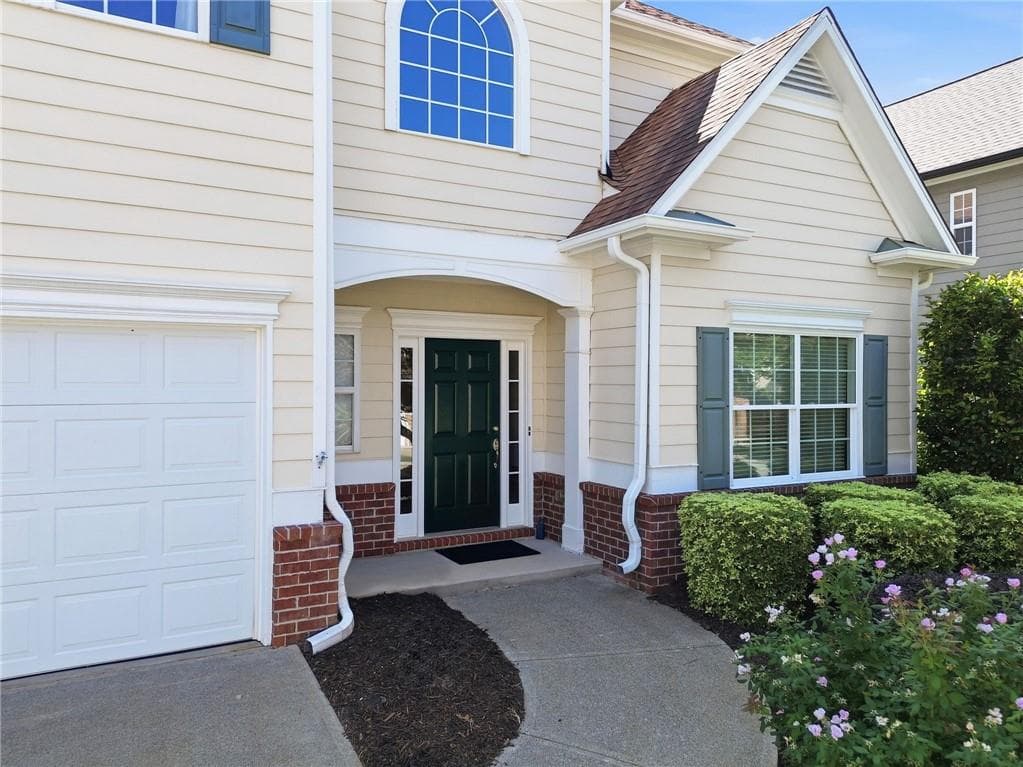 4 bedroom, 3 bathroom, 2,648 sq ft single family residence under contract at 12815 Morningpark Circle, Alpharetta, GA 30004 — photo 2