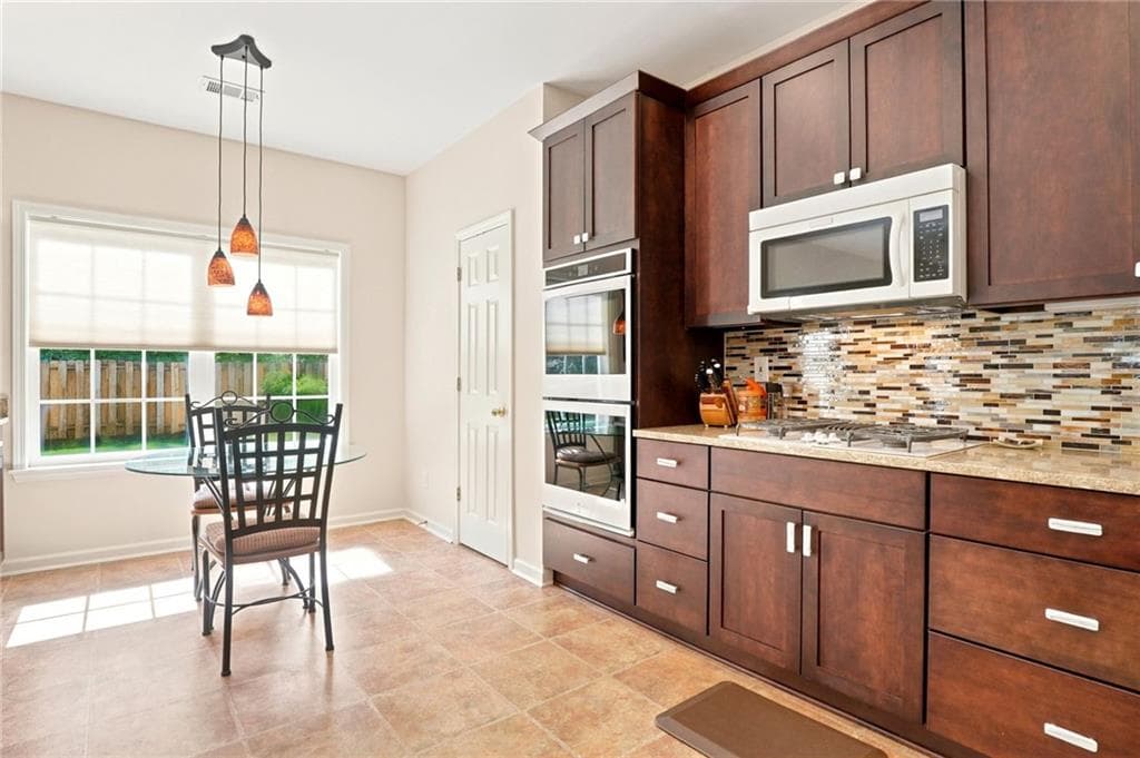 4 bedroom, 3 bathroom, 2,648 sq ft single family residence under contract at 12815 Morningpark Circle, Alpharetta, GA 30004 — photo 6