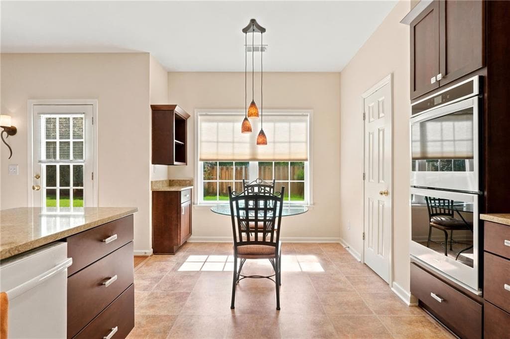 4 bedroom, 3 bathroom, 2,648 sq ft single family residence under contract at 12815 Morningpark Circle, Alpharetta, GA 30004 — photo 7