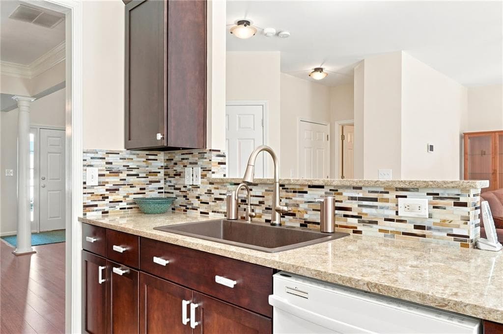 4 bedroom, 3 bathroom, 2,648 sq ft single family residence under contract at 12815 Morningpark Circle, Alpharetta, GA 30004 — photo 9