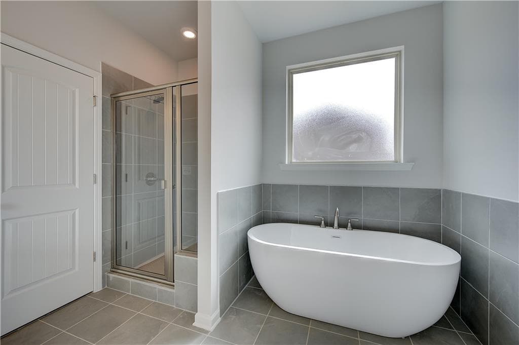 5 bedroom, 4 bathroom, 3,647 sq ft single family residence under contract at 717 Dunlake Way, Locust Grove, GA 30248 — photo 7