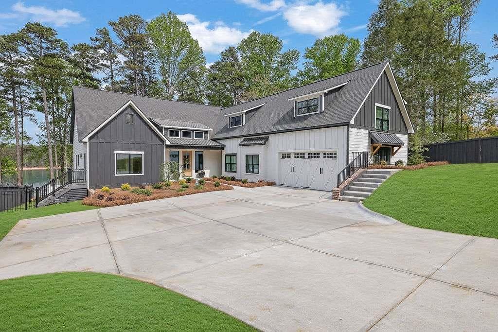 7 bedroom, 7 bathroom, 4,898 sq ft single family residence for sale at 6093 Shadburn Ferry Road, Buford, GA 30518 — photo 2