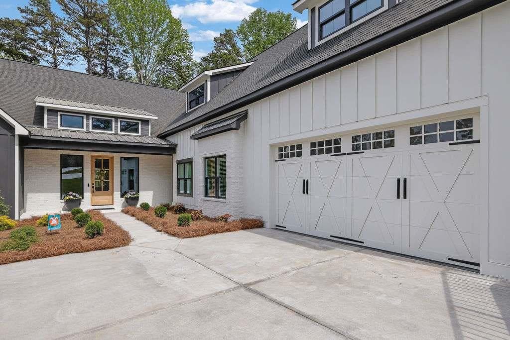 7 bedroom, 7 bathroom, 4,898 sq ft single family residence for sale at 6093 Shadburn Ferry Road, Buford, GA 30518 — photo 3