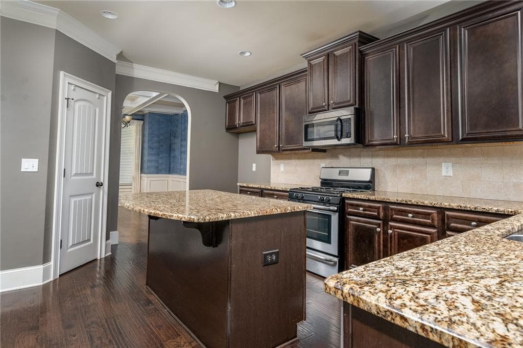 5 bedroom, 4 bathroom, 3,722 sq ft single family residence for sale at 172 Clubhouse Crossing, Acworth, GA 30101 — photo 7