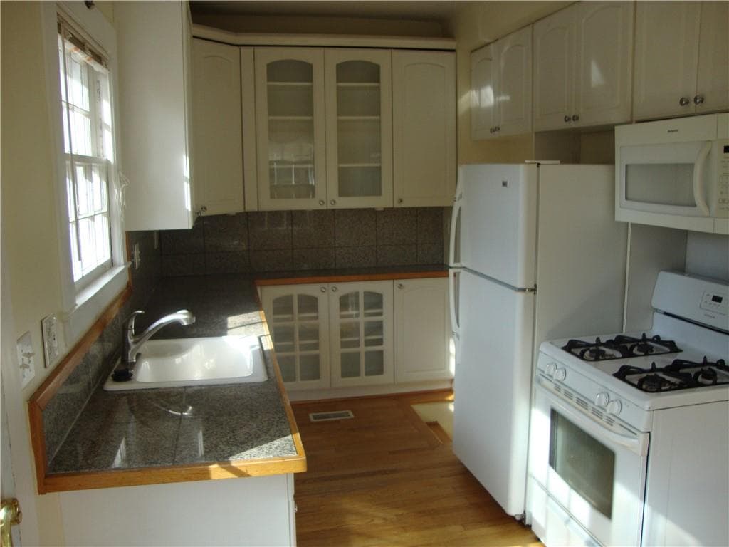 1 bedroom, 1 bathroom duplex for rent at 3644 Kingsboro Road B, Atlanta, GA 30319 for $1,650 a month — photo 4