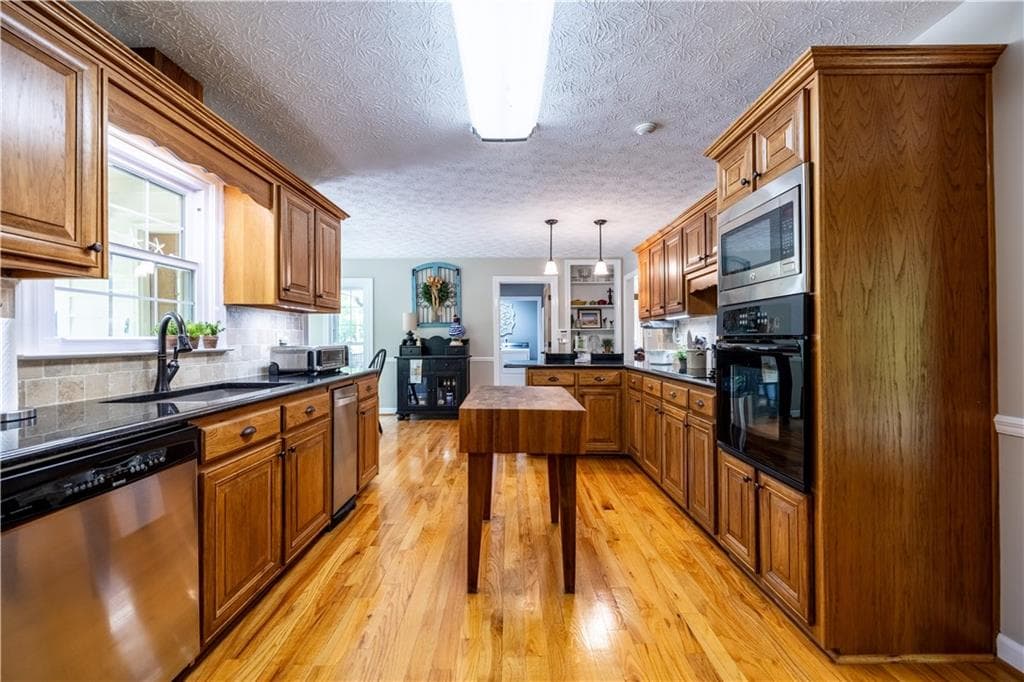 3 bedroom, 4 bathroom, 3,975 sq ft single family residence for sale at 131 Hine Road, Rome, GA 30161 — photo 7