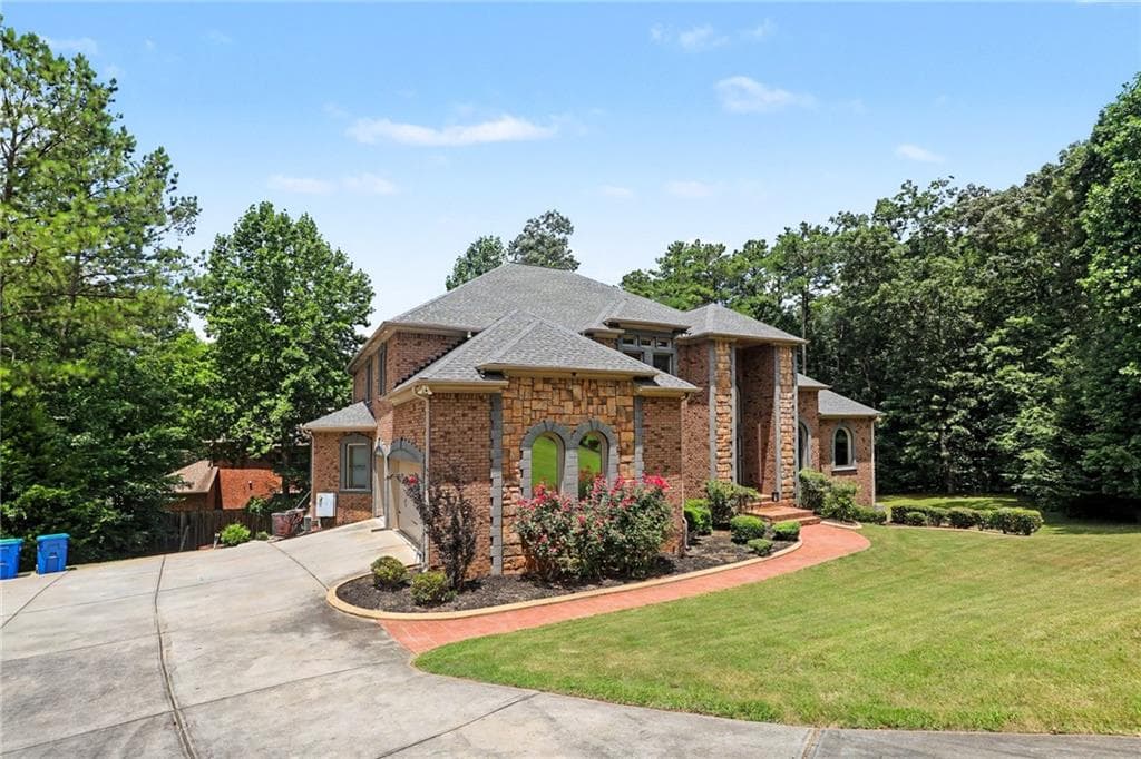 6 bedroom, 7 bathroom, 6,450 sq ft single family residence for sale at 327 Amy Way, Atlanta, GA 30349 — photo 2