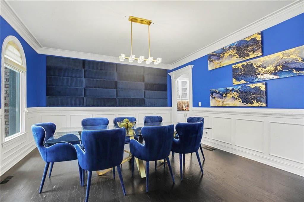 6 bedroom, 7 bathroom, 6,450 sq ft single family residence for sale at 327 Amy Way, Atlanta, GA 30349 — photo 5