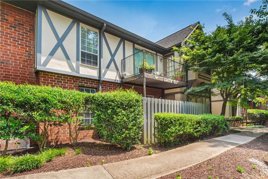 3 bedroom, 2 bathroom condominium for sale at 6851 Roswell Road Q16, Atlanta, GA 30328 — photo 1 of 32