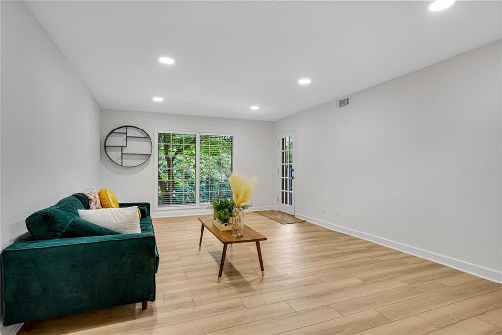 3 bedroom, 2 bathroom condominium for sale at 6851 Roswell Road Q16, Atlanta, GA 30328 — photo 3