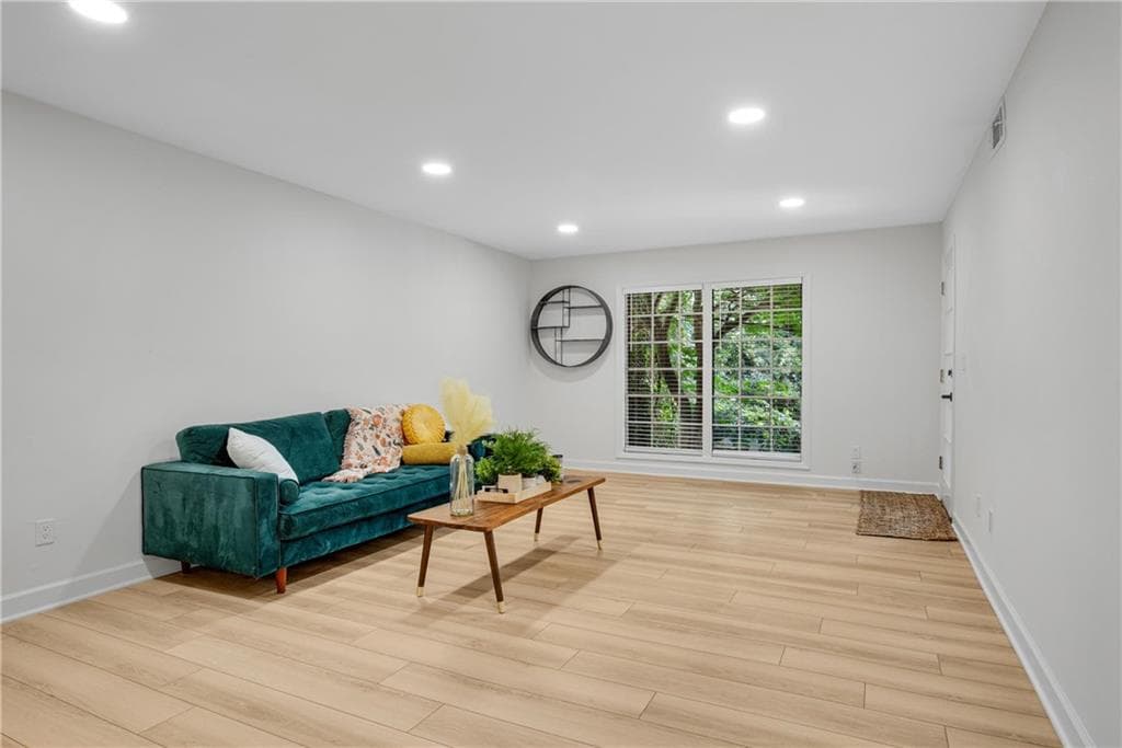 3 bedroom, 2 bathroom condominium for sale at 6851 Roswell Road Q16, Atlanta, GA 30328 — photo 9