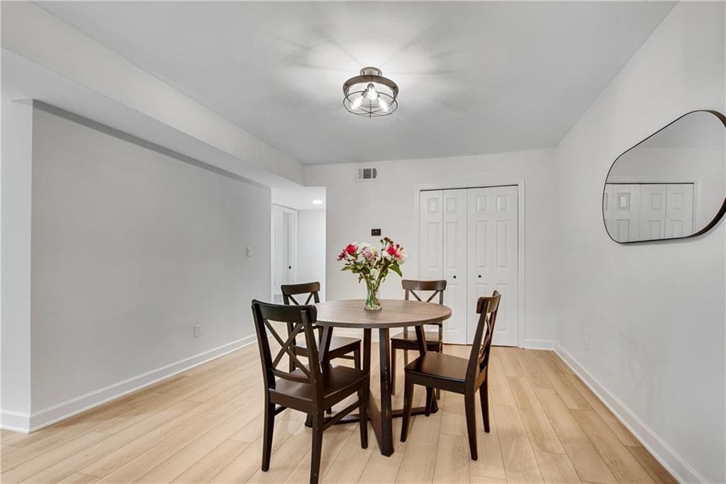 3 bedroom, 2 bathroom condominium for sale at 6851 Roswell Road Q16, Atlanta, GA 30328 — photo 4