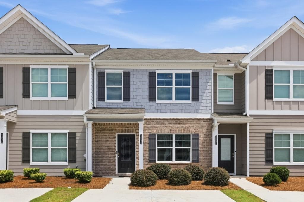 3 bedroom, 3 bathroom, 2,178 sq ft townhouse under contract at 4333 Shaffer Court, Union City, GA 30291