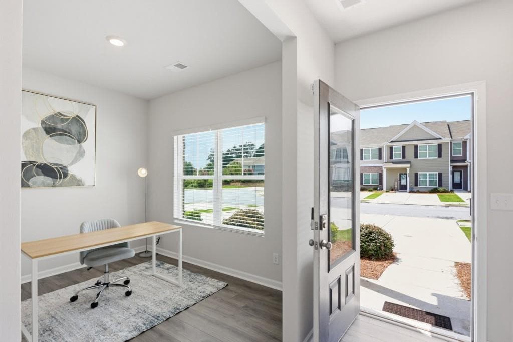 3 bedroom, 3 bathroom, 2,178 sq ft townhouse under contract at 4333 Shaffer Court, Union City, GA 30291 — photo 2