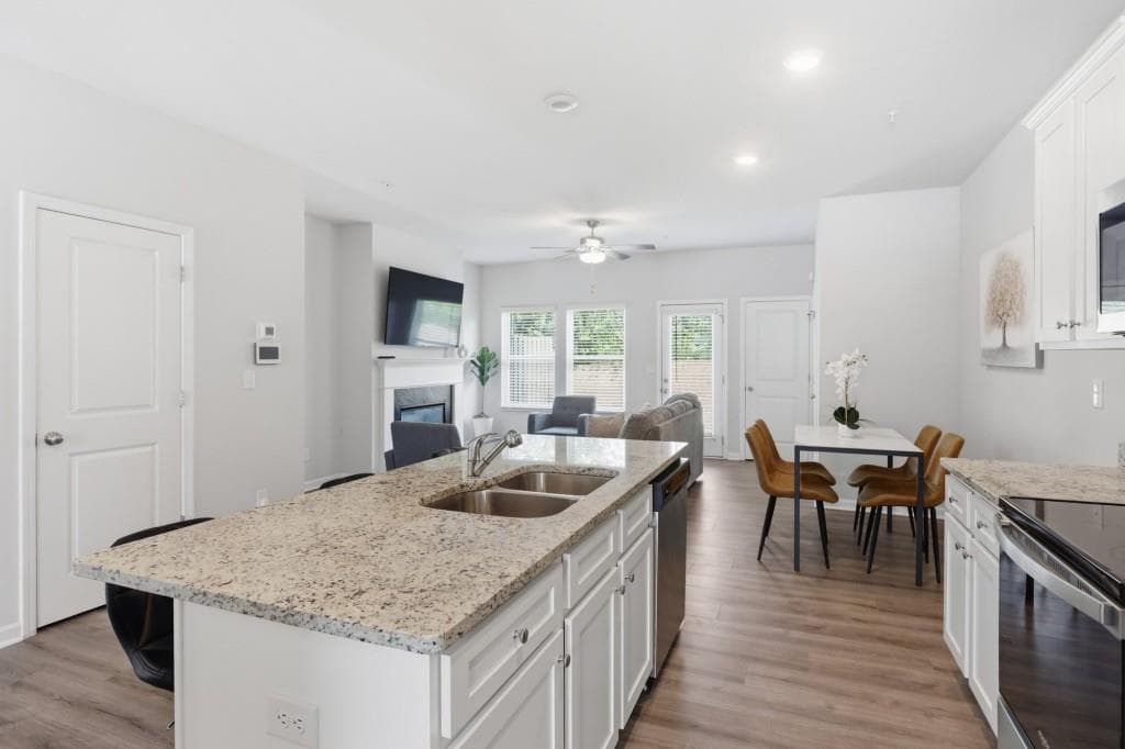 3 bedroom, 3 bathroom, 2,178 sq ft townhouse under contract at 4333 Shaffer Court, Union City, GA 30291 — photo 6