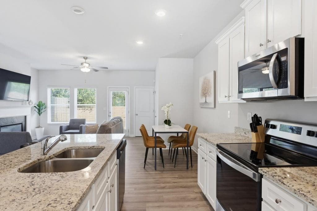 3 bedroom, 3 bathroom, 2,178 sq ft townhouse under contract at 4333 Shaffer Court, Union City, GA 30291 — photo 7