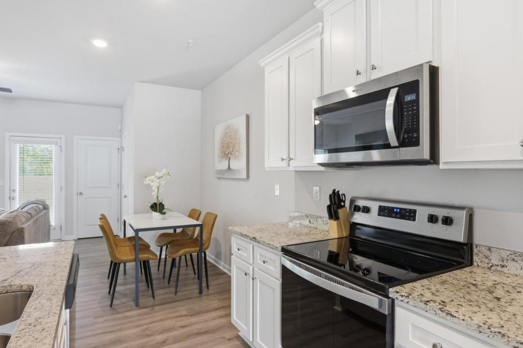 3 bedroom, 3 bathroom, 2,178 sq ft townhouse under contract at 4333 Shaffer Court, Union City, GA 30291 — photo 8