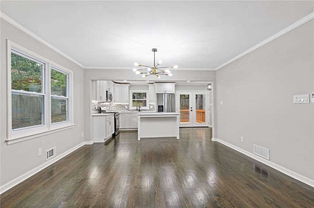 5 bedroom, 4 bathroom, 2,638 sq ft single family residence under contract at 1521 Sundale Drive, Lawrenceville, GA 30046 — photo 6
