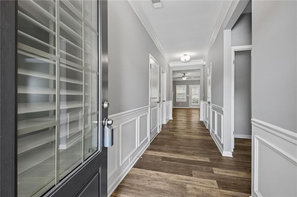 4 bedroom, 3 bathroom, 2,010 sq ft single family residence under contract at 5458 Sycamore Creek Way, Sugar Hill, GA 30518 — photo 5