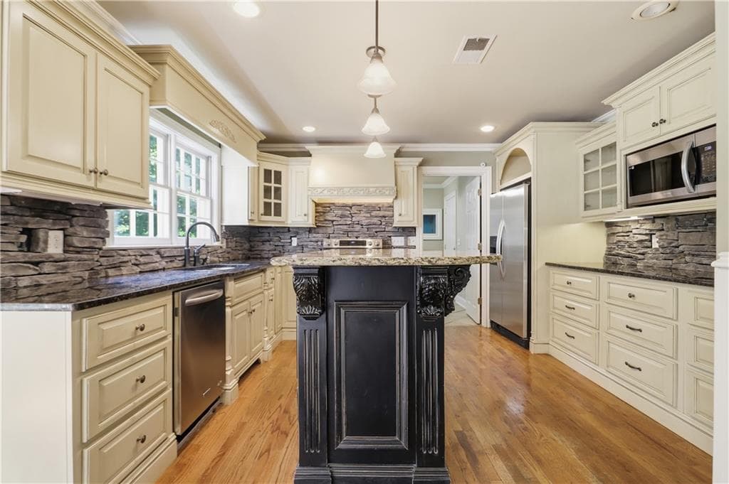 3 bedroom, 3 bathroom, 3,429 sq ft single family residence for sale at 2416 Westport Circle, Marietta, GA 30064 — photo 9