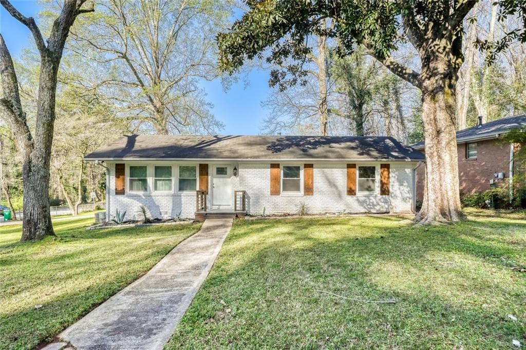 3 bedroom, 3 bathroom, 1,882 sq ft single family residence for sale at 675 Collingwood Drive, Decatur, GA 30032 — photo 1 of 27