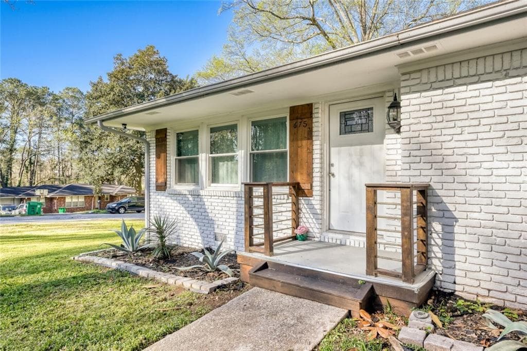3 bedroom, 3 bathroom, 1,882 sq ft single family residence for sale at 675 Collingwood Drive, Decatur, GA 30032 — photo 3
