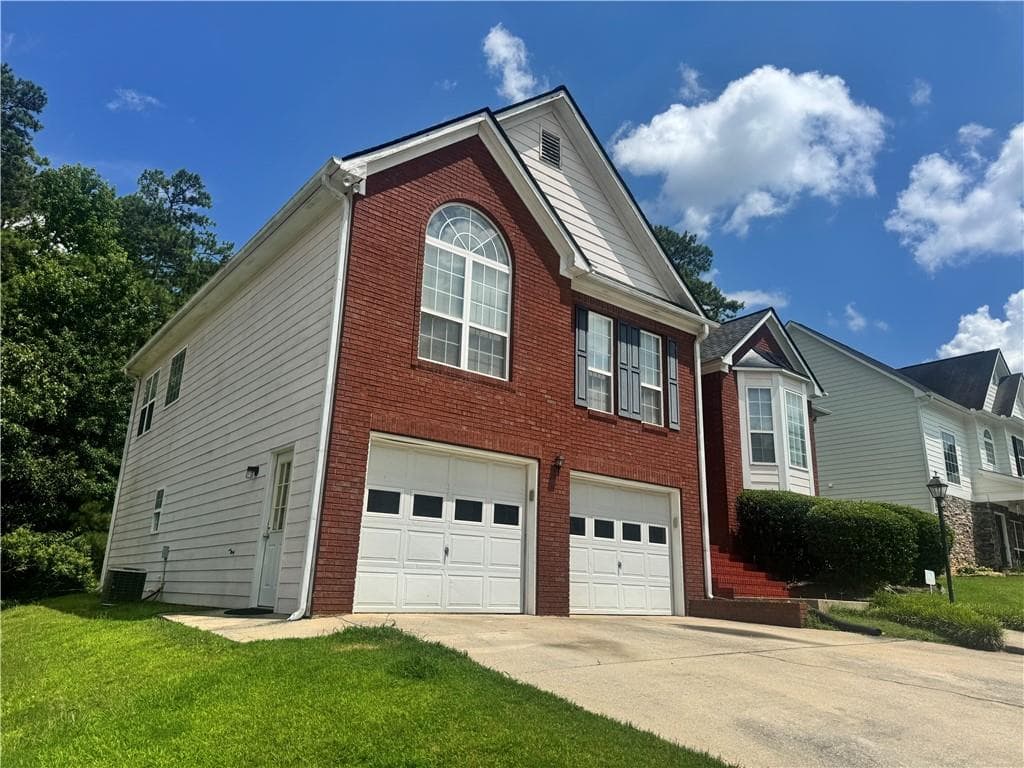 5 bedroom, 3 bathroom, 2,572 sq ft single family residence for rent at 3510 Palmer Lake Point, Douglasville, GA 30135 for $2,500 a month — photo 2
