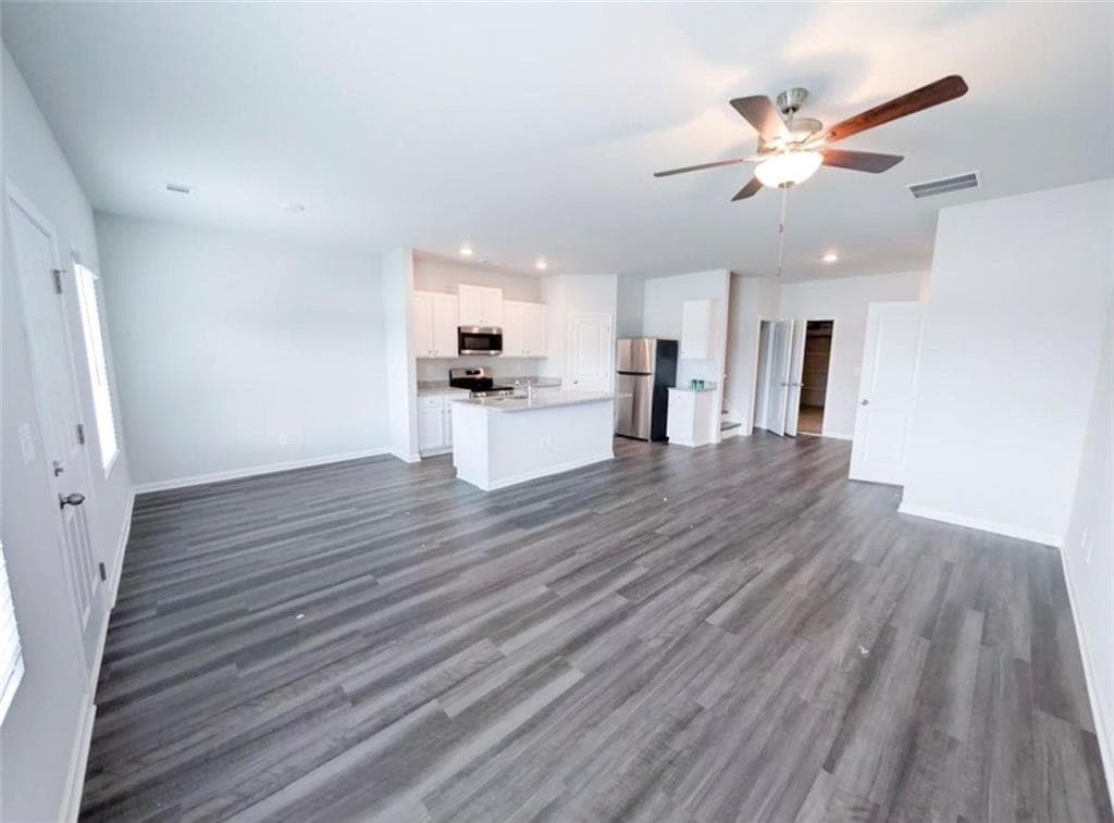 3 bedroom, 3 bathroom, 1,664 sq ft townhouse for rent at 118 Brexley Drive, Calhoun, GA 30701 for $1,650 a month — photo 5