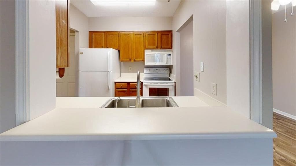1 bedroom, 1 bathroom, 760 sq ft condominium for sale at 300 Johnson Ferry Road B503, Sandy Springs, GA 30328 — photo 3