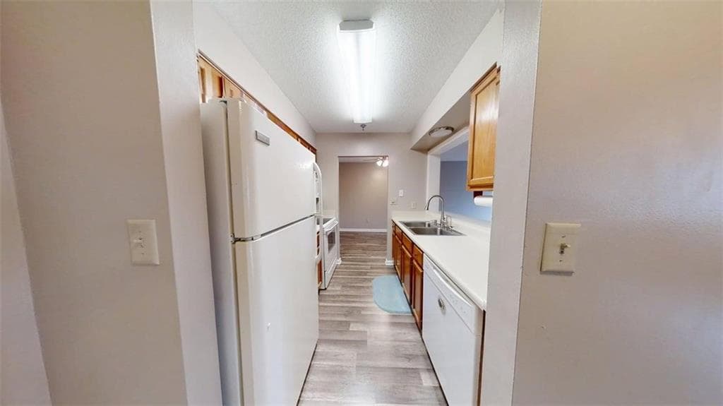 1 bedroom, 1 bathroom, 760 sq ft condominium for sale at 300 Johnson Ferry Road B503, Sandy Springs, GA 30328 — photo 4