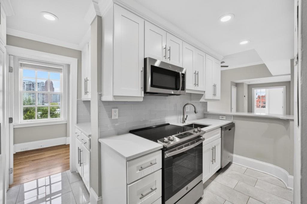 2 bedroom, 2 bathroom, 1,325 sq ft condominium for rent at 30 5th Street 702, Atlanta, GA 30308 for $2,600 a month — photo 3