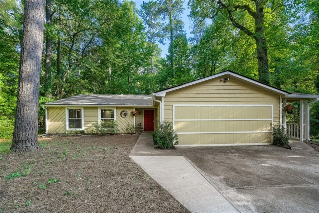 4 bedroom, 3 bathroom, 1,870 sq ft single family residence for sale at 2035 N Landing Way, Marietta, GA 30066