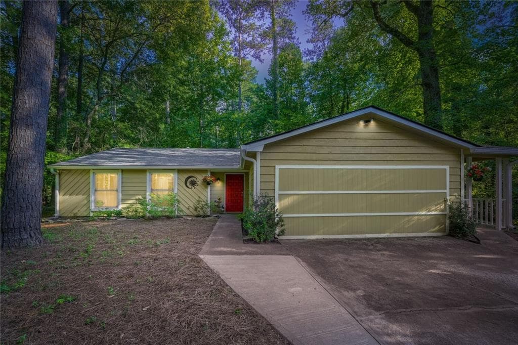 4 bedroom, 3 bathroom, 1,870 sq ft single family residence for sale at 2035 N Landing Way, Marietta, GA 30066 — photo 6
